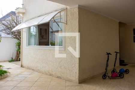 Casa à venda com 300m², 4 quartos e 4 vagas Casa à venda com 300m², 4 quartos e 4 vagasGaragem