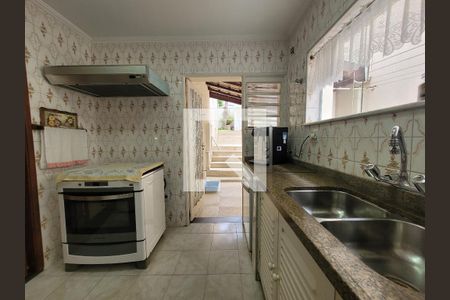 Casa à venda com 300m², 4 quartos e 4 vagas Casa à venda com 300m², 4 quartos e 4 vagasCozinha