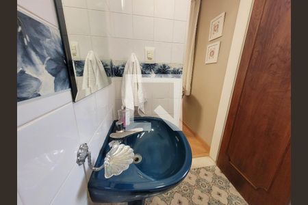 Casa à venda com 300m², 4 quartos e 4 vagas Casa à venda com 300m², 4 quartos e 4 vagasLavabo