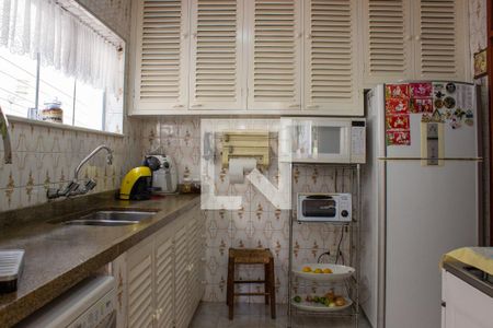 Casa à venda com 300m², 4 quartos e 4 vagas Casa à venda com 300m², 4 quartos e 4 vagasCozinha