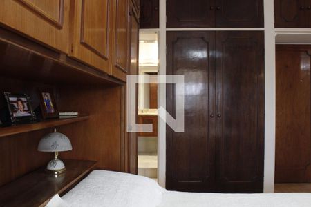 Casa à venda com 300m², 4 quartos e 4 vagas Casa à venda com 300m², 4 quartos e 4 vagasSuíte