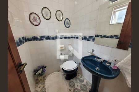 Casa à venda com 300m², 4 quartos e 4 vagas Casa à venda com 300m², 4 quartos e 4 vagasLavabo