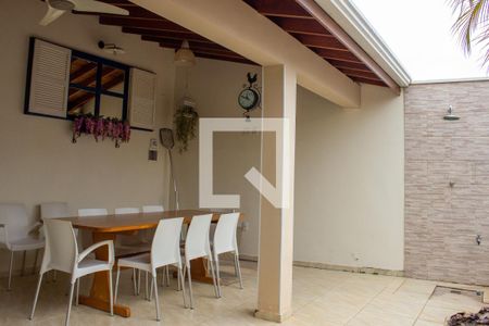 Casa à venda com 300m², 4 quartos e 4 vagas Casa à venda com 300m², 4 quartos e 4 vagasChurrasqueira