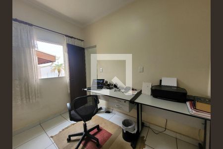 Casa à venda com 300m², 4 quartos e 4 vagas Casa à venda com 300m², 4 quartos e 4 vagasEscritório/Quarto