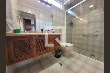 Casa à venda com 300m², 4 quartos e 4 vagas Casa à venda com 300m², 4 quartos e 4 vagasBanheiro da Suíte