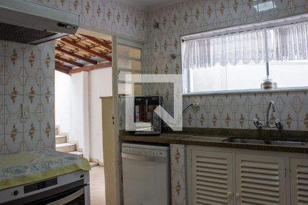 Casa à venda com 300m², 4 quartos e 4 vagas Casa à venda com 300m², 4 quartos e 4 vagasCozinha