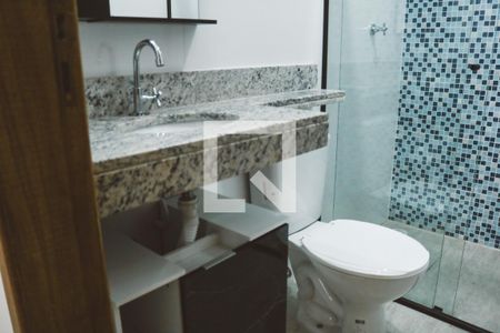 Banheiro de casa de condomínio para alugar com 2 quartos, 40m² em Vila Santa Terezinha (zona Norte), São Paulo