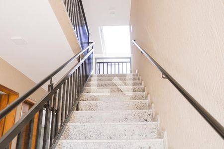 Casa de condomínio para alugar com 40m², 2 quartos e sem vaga Casa de condomínio para alugar com 40m², 2 quartos e sem vagaEscada