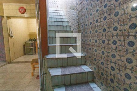 Casa à venda com 194m², 3 quartos e 2 vagas Casa à venda com 194m², 3 quartos e 2 vagasEscada para área de serviço