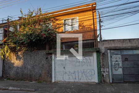 Casa à venda com 194m², 3 quartos e 2 vagas Casa à venda com 194m², 3 quartos e 2 vagasFachada
