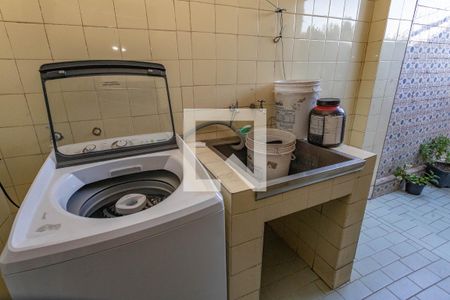 Casa à venda com 194m², 3 quartos e 2 vagas Casa à venda com 194m², 3 quartos e 2 vagasÁrea de serviço