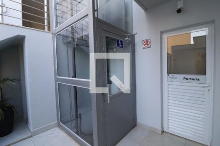 Apartamento para alugar com 64m², 2 quartos e 2 vagasHall social