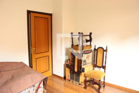 Casa à venda com 500m², 5 quartos e 2 vagasQuarto 2