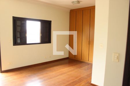Casa à venda com 500m², 5 quartos e 2 vagasSuíte 3