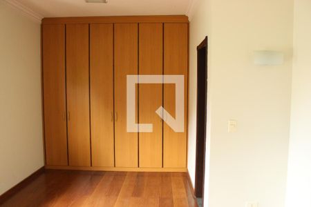 Casa à venda com 500m², 5 quartos e 2 vagasSuíte 3