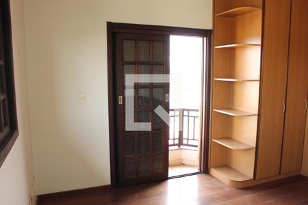 Casa à venda com 500m², 5 quartos e 2 vagasSuíte 1