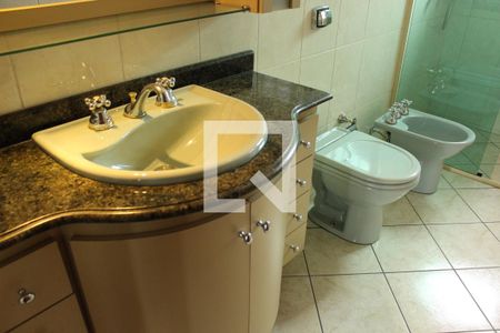 Casa à venda com 500m², 5 quartos e 2 vagasBanheiro da Suíte 2