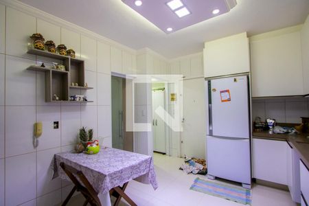 Apartamento à venda com 132m², 3 quartos e 2 vagasCozinha