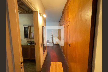 Casa à venda com 560m², 5 quartos e 6 vagas Casa à venda com 560m², 5 quartos e 6 vagasSuíte