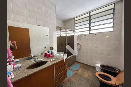 Casa à venda com 560m², 5 quartos e 6 vagas Casa à venda com 560m², 5 quartos e 6 vagasBanheiro