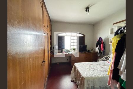 Casa à venda com 560m², 5 quartos e 6 vagas Casa à venda com 560m², 5 quartos e 6 vagasQuarto 2