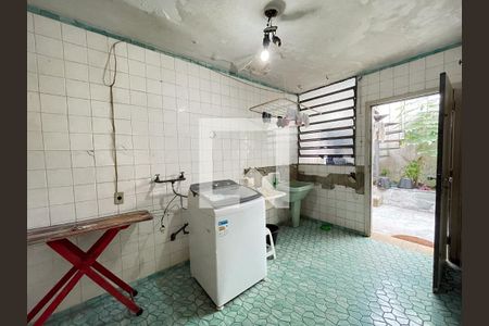 Casa à venda com 560m², 5 quartos e 6 vagas Casa à venda com 560m², 5 quartos e 6 vagasÁrea de Serviço