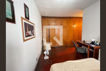 Casa à venda com 560m², 5 quartos e 6 vagas Casa à venda com 560m², 5 quartos e 6 vagasSuíte