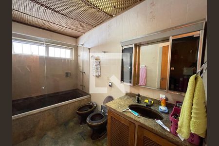 Casa à venda com 560m², 5 quartos e 6 vagas Casa à venda com 560m², 5 quartos e 6 vagasBanheiro da Suíte