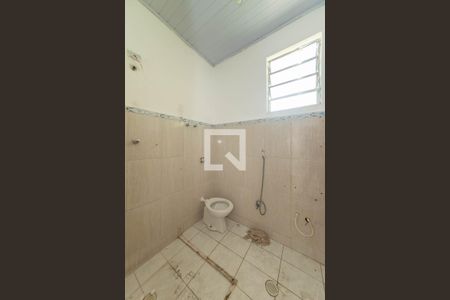 Casa à venda com 138m², 3 quartos e 2 vagas Casa à venda com 138m², 3 quartos e 2 vagasEdícula - Banheiro