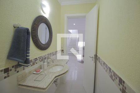 Casa de condomínio à venda com 230m², 3 quartos e 5 vagasLavabo