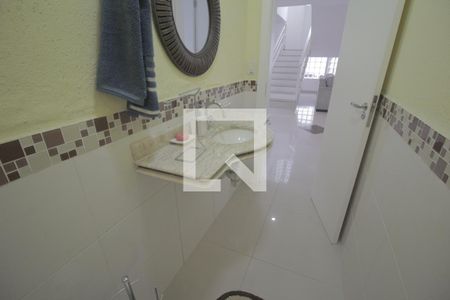 Casa de condomínio à venda com 230m², 3 quartos e 5 vagasLavabo