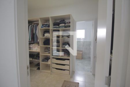 Casa de condomínio à venda com 230m², 3 quartos e 5 vagasCloset