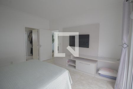 Casa de condomínio à venda com 230m², 3 quartos e 5 vagasSuíte