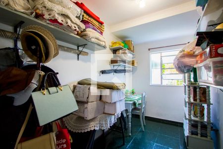 Casa à venda com 330m², 3 quartos e 3 vagasQuarto de serviço