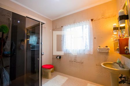 Casa à venda com 330m², 3 quartos e 3 vagasBanheiro do quarto 1