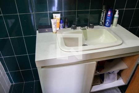 Casa à venda com 300m², 4 quartos e 3 vagasBanheiro do Quarto 1