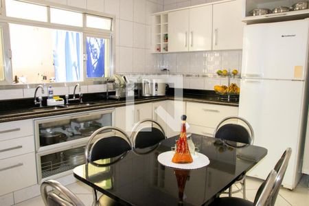 Casa à venda com 300m², 4 quartos e 3 vagasCozinha