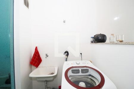 Casa de condomínio à venda com 67m², 2 quartos e 1 vagaÁrea de Serviço