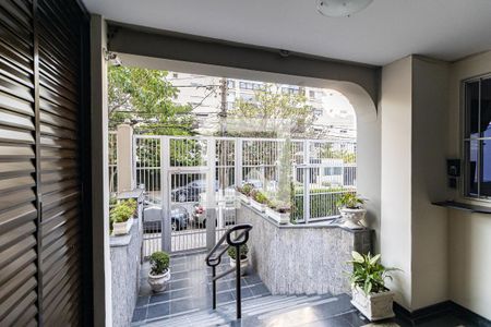 Apartamento à venda com 130m², 3 quartos e 2 vagas Apartamento à venda com 130m², 3 quartos e 2 vagasEntrada