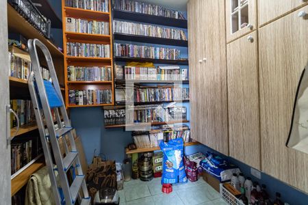 Apartamento à venda com 130m², 3 quartos e 2 vagas Apartamento à venda com 130m², 3 quartos e 2 vagasQuarto de Serviço