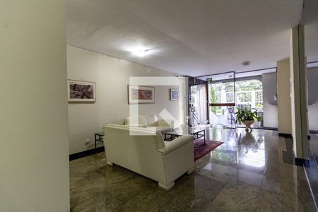 Apartamento à venda com 130m², 3 quartos e 2 vagas Apartamento à venda com 130m², 3 quartos e 2 vagasHall de Entrada