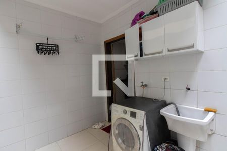 Casa à venda com 100m², 3 quartos e 2 vagas Casa à venda com 100m², 3 quartos e 2 vagasÁrea de Serviço