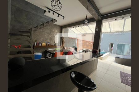 Casa à venda com 200m², 4 quartos e 2 vagasÁrea comum