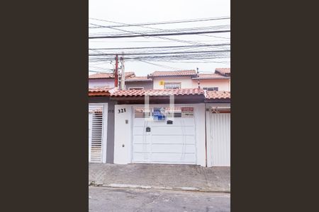 Casa à venda com 100m², 2 quartos e 2 vagas Casa à venda com 100m², 2 quartos e 2 vagasFachada