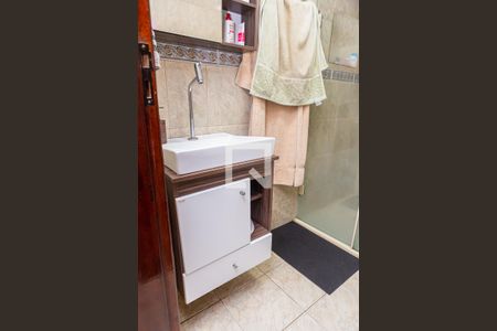 Casa à venda com 100m², 2 quartos e 2 vagas Casa à venda com 100m², 2 quartos e 2 vagasBanheiro