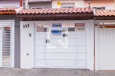 Casa à venda com 100m², 2 quartos e 2 vagas Casa à venda com 100m², 2 quartos e 2 vagasFachada