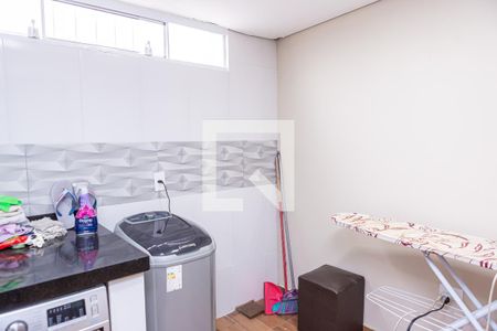 Casa à venda com 100m², 2 quartos e 2 vagas Casa à venda com 100m², 2 quartos e 2 vagasÁrea de Serviço