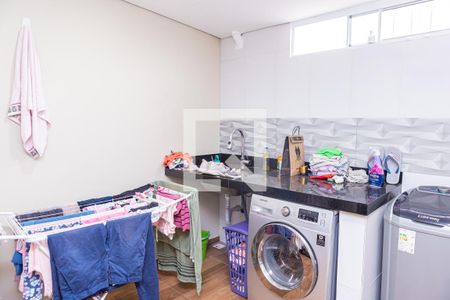 Casa à venda com 100m², 2 quartos e 2 vagas Casa à venda com 100m², 2 quartos e 2 vagasÁrea de Serviço