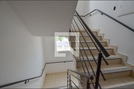 Apartamento para alugar com 85m², 3 quartos e 2 vagas Apartamento para alugar com 85m², 3 quartos e 2 vagasEscadas