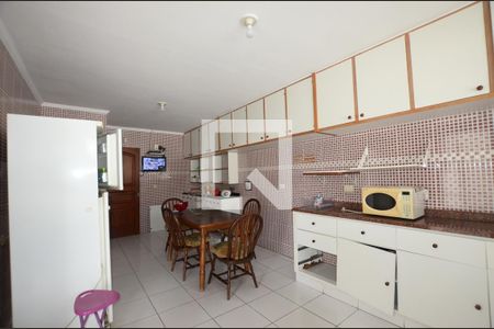 Casa de condomínio à venda com 300m², 4 quartos e 2 vagasCozinha